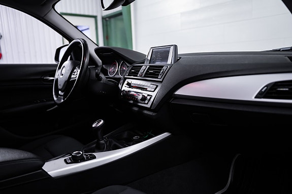 BMW 118d 13 of 15