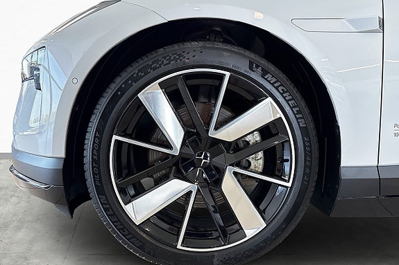 Polestar 4 6 of 30