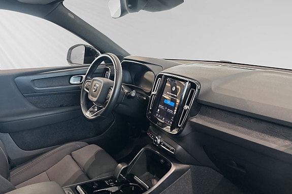 Volvo XC40 10 of 30
