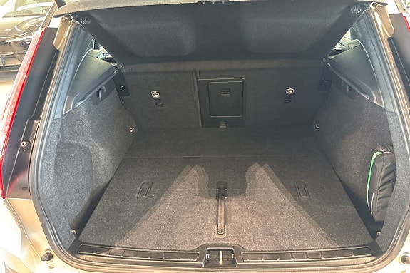 Volvo XC40 13 of 30