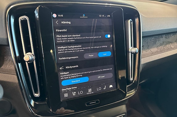 Volvo XC40 27 of 30