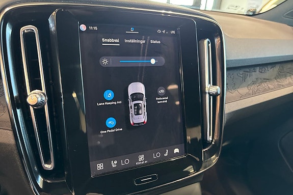 Volvo XC40 25 of 30