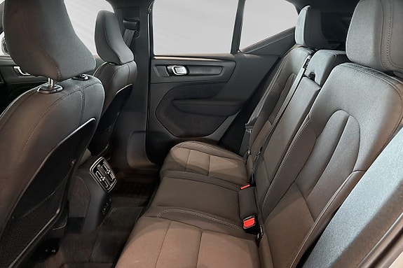 Volvo XC40 8 of 30