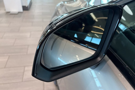 Volvo XC40 17 of 30