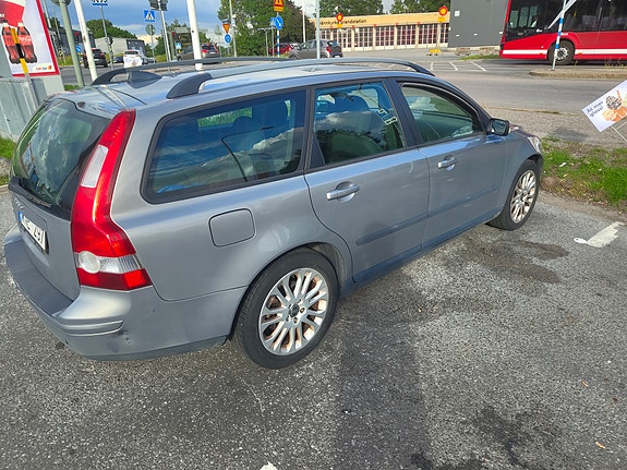 Volvo V50 3 of 5