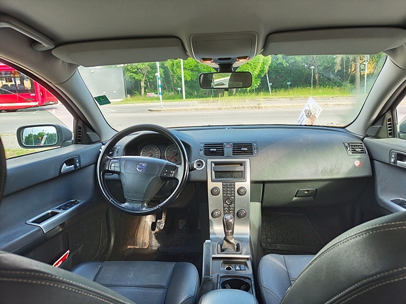 Volvo V50 4 of 5