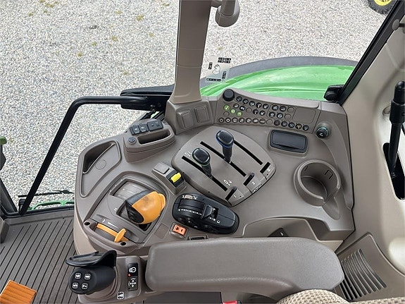 John Deere 6090M 7 of 8