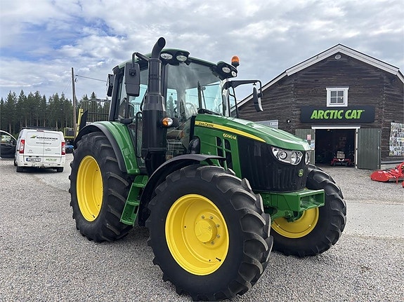 John Deere 6090M