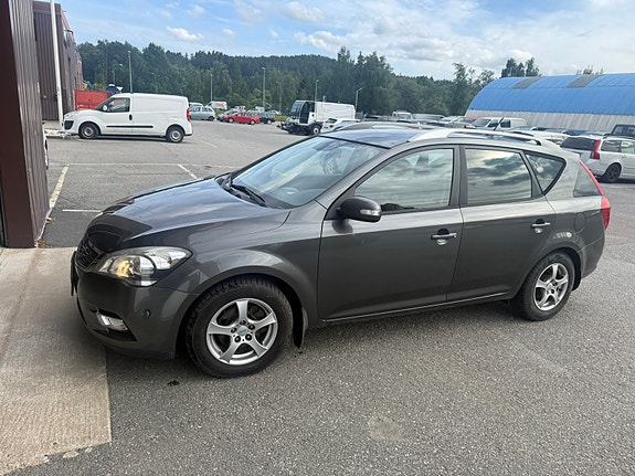Kia Ceed 2 of 5