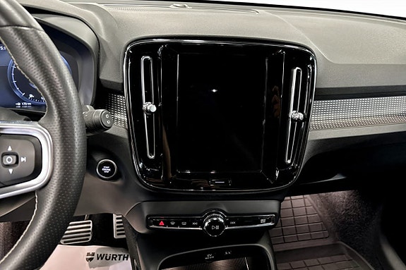 Volvo XC40 6 of 9