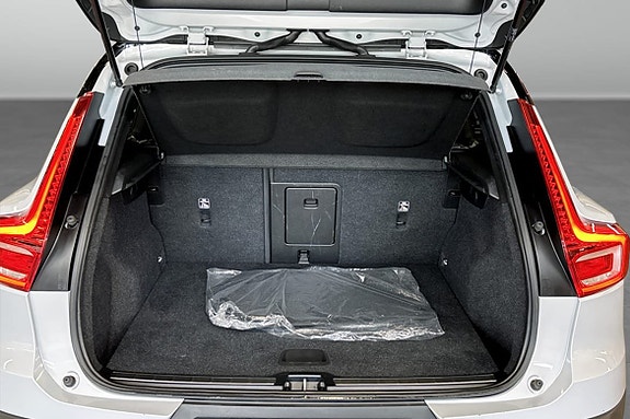Volvo XC40 9 of 9