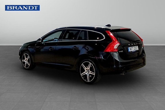 Volvo V60 2 of 5