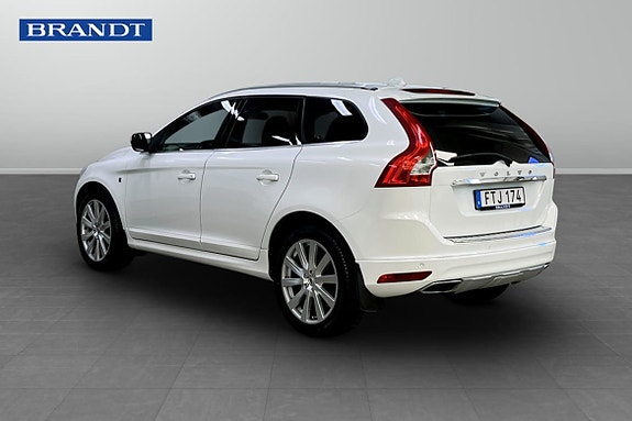 Volvo XC60 2 of 5