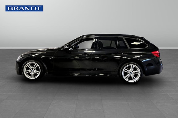 BMW 320i 3 of 5