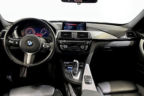 BMW 320i 4 of 5