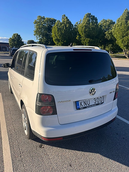 Volkswagen Touran 4 of 5