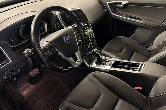 Volvo XC60 8 of 18