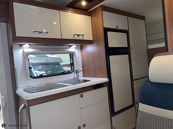 LMC A 664 G Breezer 10 of 17