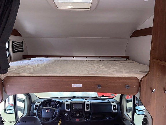 LMC A 664 G Breezer 11 of 17