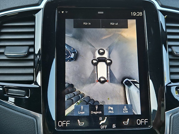Volvo XC90 8 of 27