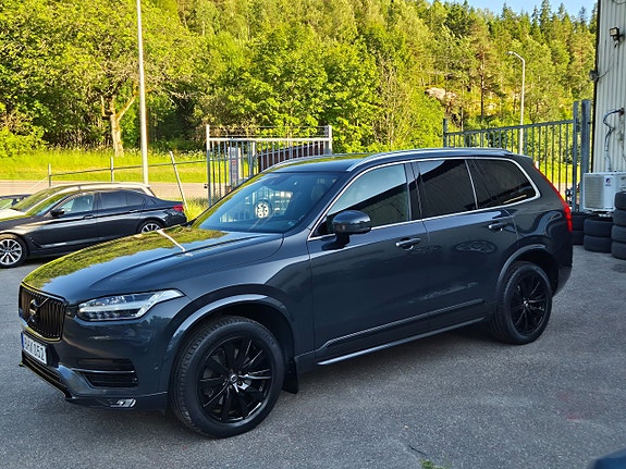 Volvo XC90 2 of 5