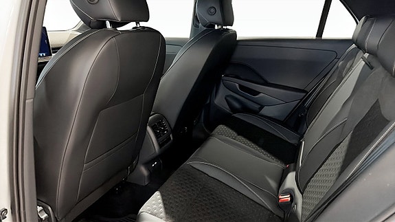 Volkswagen T-Roc 12 of 13