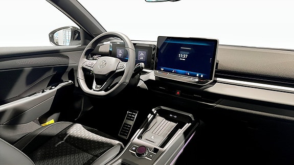 Volkswagen T-Roc 11 of 13