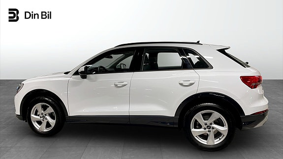 Audi Q3 2 of 5