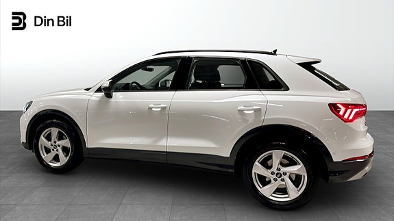 Audi Q3 2 of 5