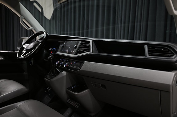Volkswagen Caravelle 28 of 30