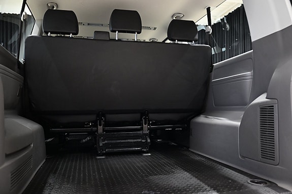 Volkswagen Caravelle 12 of 30