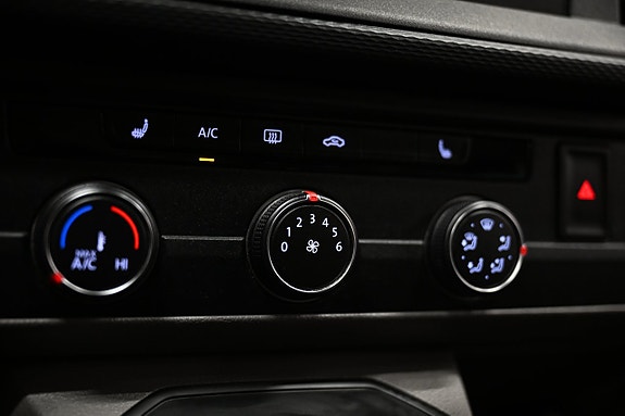 Volkswagen Caravelle 25 of 30