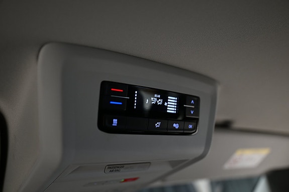 Volkswagen Caravelle 23 of 30