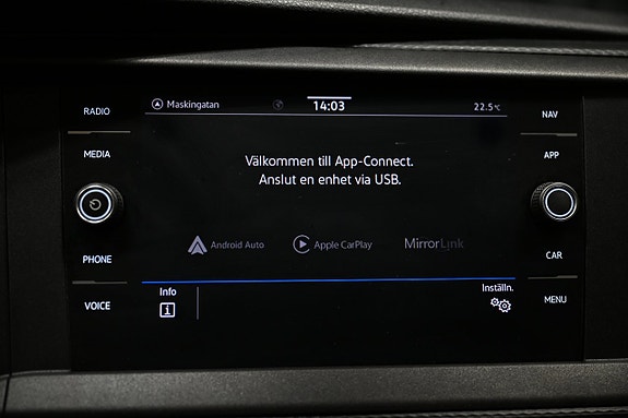 Volkswagen Caravelle 16 of 30