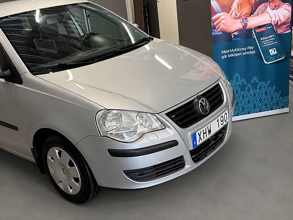 Volkswagen Polo 2 of 5