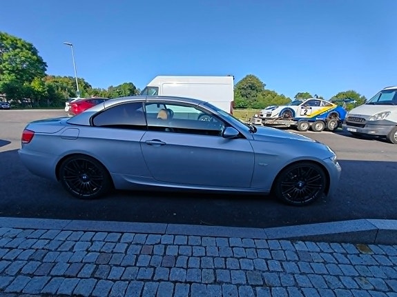BMW 335i 4 of 5