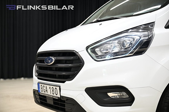Ford Transit Custom 13 of 28