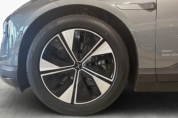 Polestar 4 10 of 30