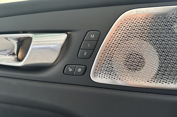 Volvo XC60 14 of 20