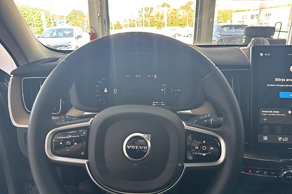 Volvo XC60 13 of 20