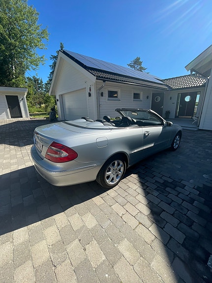 Mercedes-Benz CLK200 2 of 5