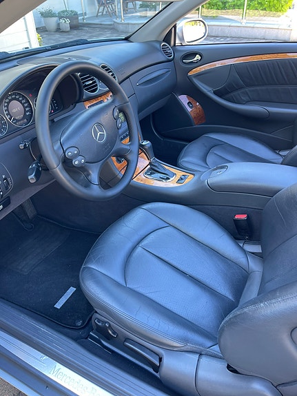 Mercedes-Benz CLK200 4 of 5