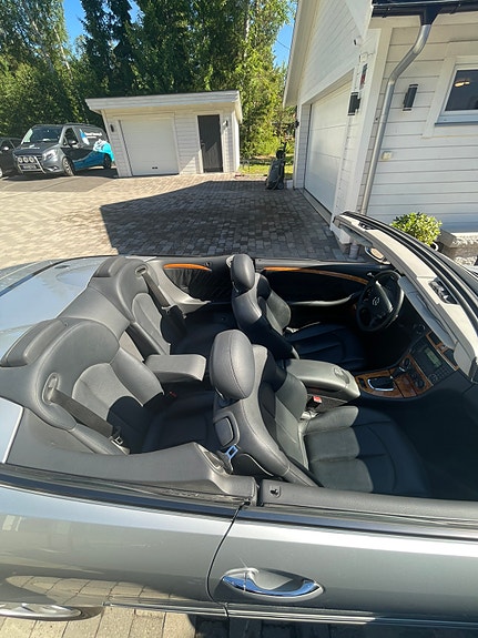 Mercedes-Benz CLK200 3 of 5