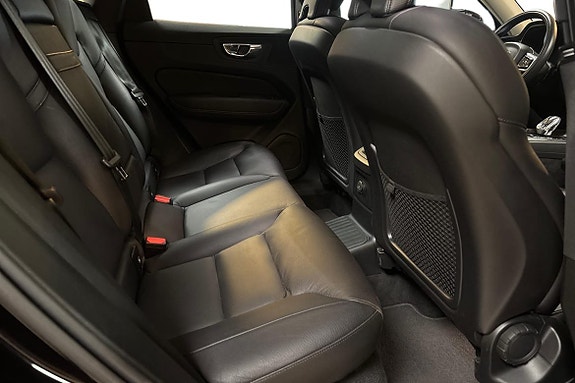 Volvo XC60 11 of 17