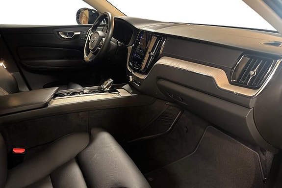 Volvo XC60 10 of 17