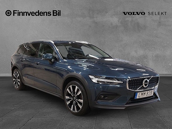 Volvo V60 Cross Country 2 of 5