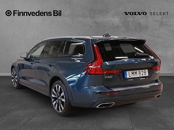 Volvo V60 Cross Country 3 of 5