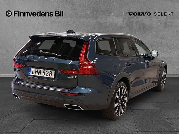 Volvo V60 Cross Country 4 of 5