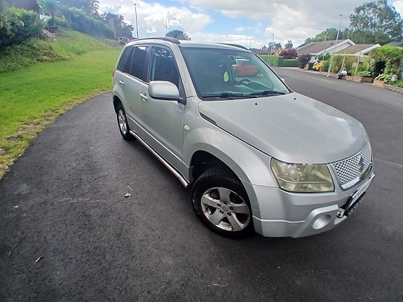 Suzuki Grand Vitara 2 of 5