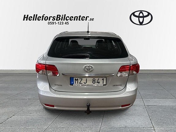 Toyota Avensis 4 of 5